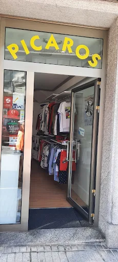 Entrada a la tienda Pícaros